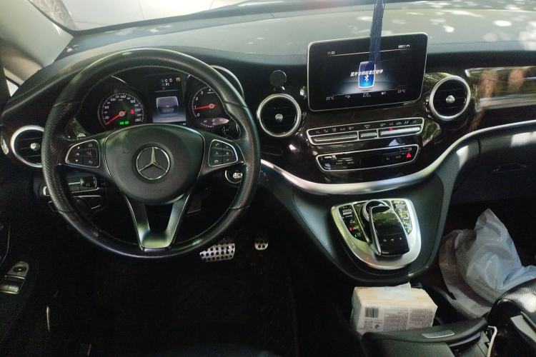 Used Mercedes-Benz V-Class 2017 V 260 Prestige Edition Center Console