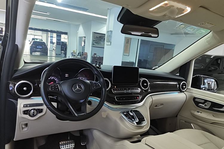 Used Mercedes-Benz V-Class 2017 V 260 Prestige Edition Center Console