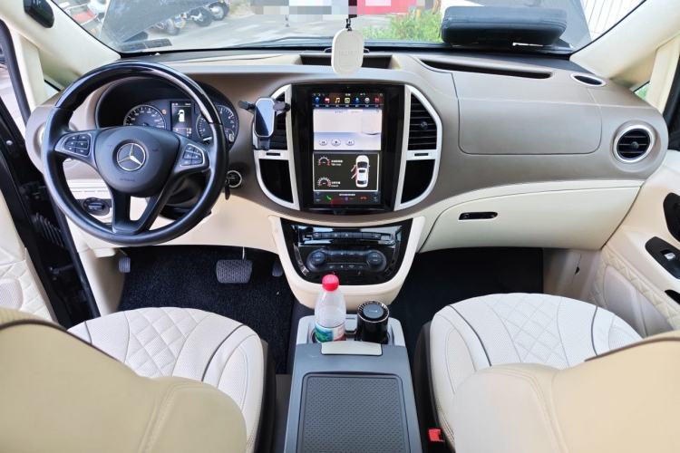 Used Mercedes-Benz V-Class  Center Console