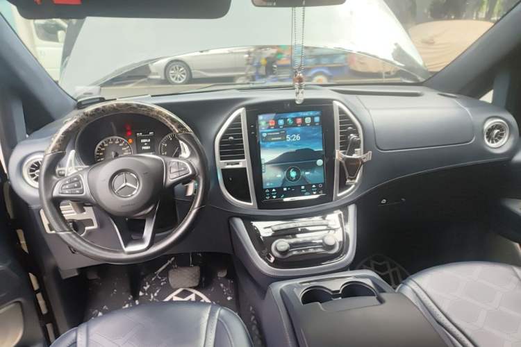 Used Mercedes-Benz V-Class  Center Console