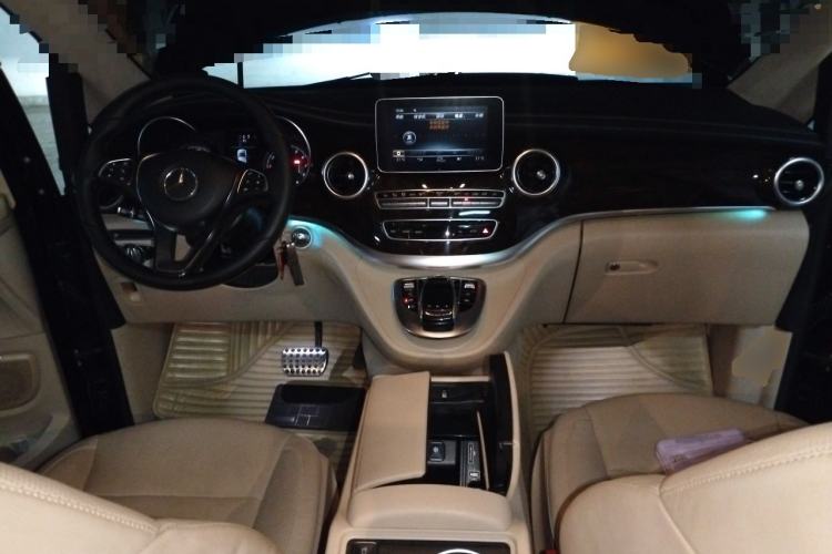 Used Mercedes-Benz V-Class 2017 V 260 L Prestige Extended Edition Center Console