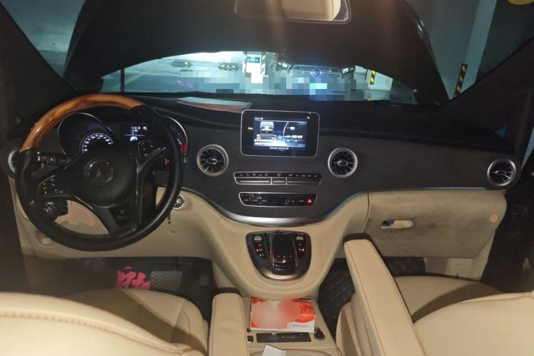 Used Mercedes-Benz V-Class  Center Console