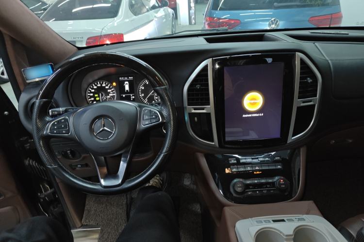 Used Mercedes-Benz V-Class  Center Console