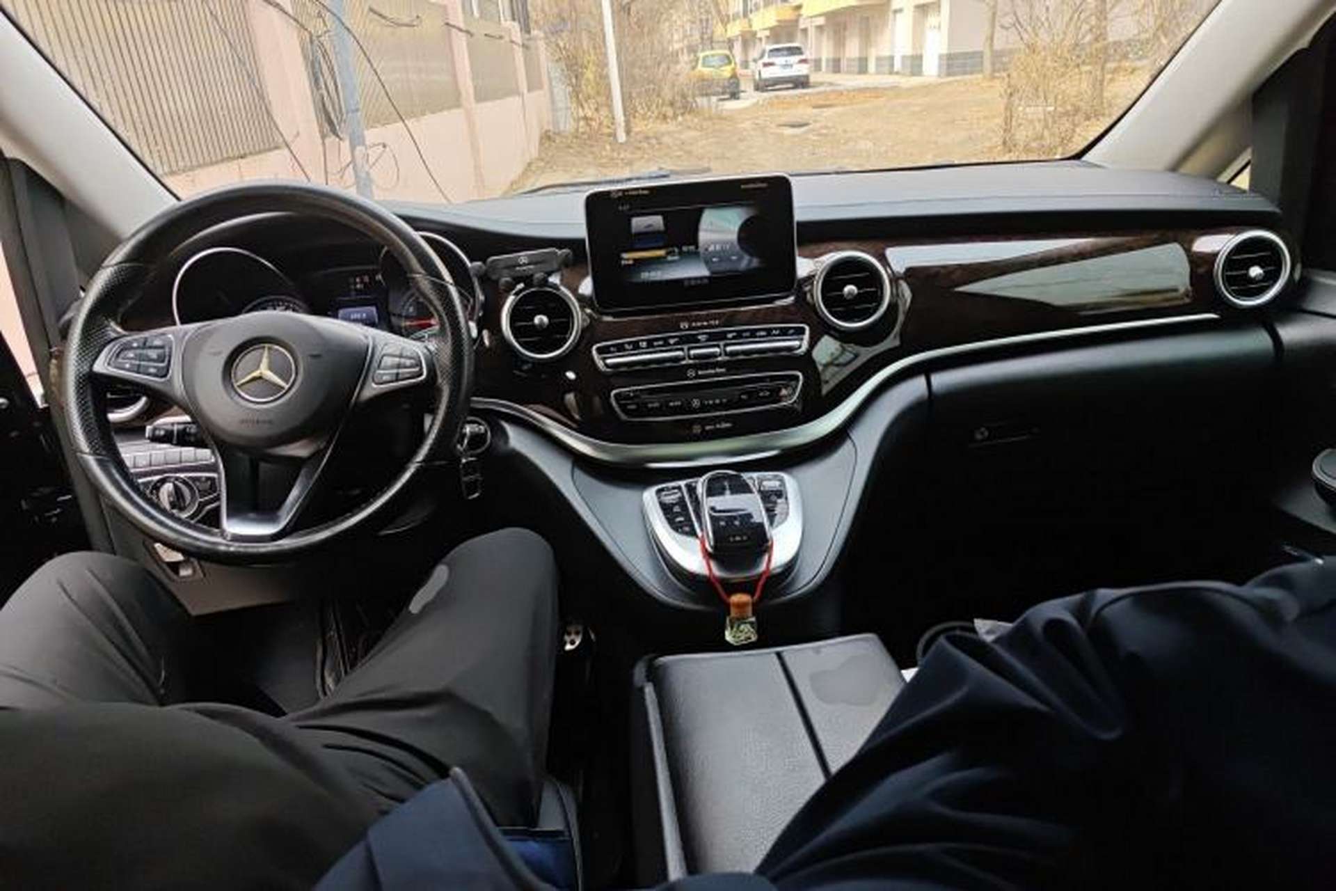 Used Mercedes-Benz V-Class 2017 V 260 L Prestige Extended Edition Center Console