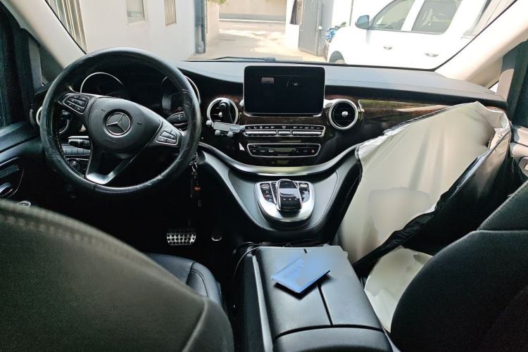 Used Mercedes-Benz V-Class 2017 V 260 Prestige Edition Center Console
