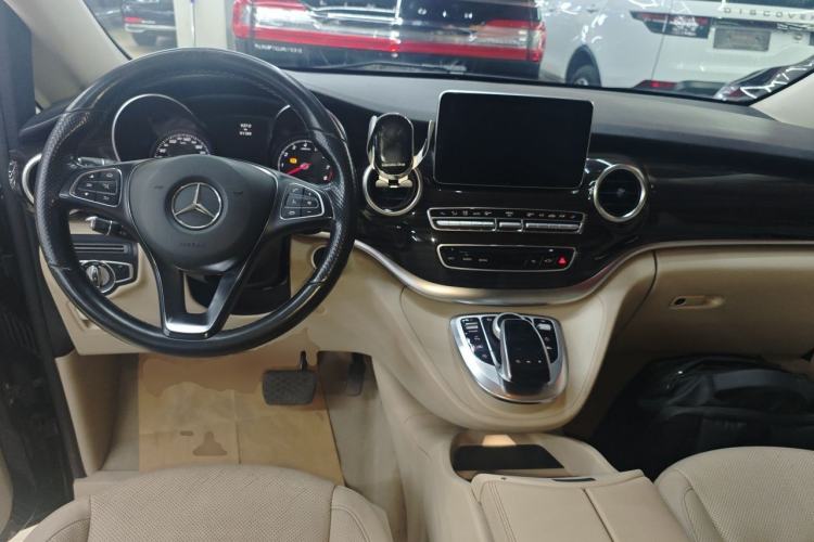 Used Mercedes-Benz V-Class 2017 V 260 Prestige Edition Center Console
