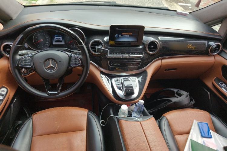Used Mercedes-Benz V-Class  Center Console