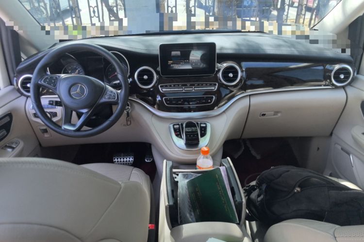 Used Mercedes-Benz V-Class 2017 V 260 L Prestige Extended Edition Center Console
