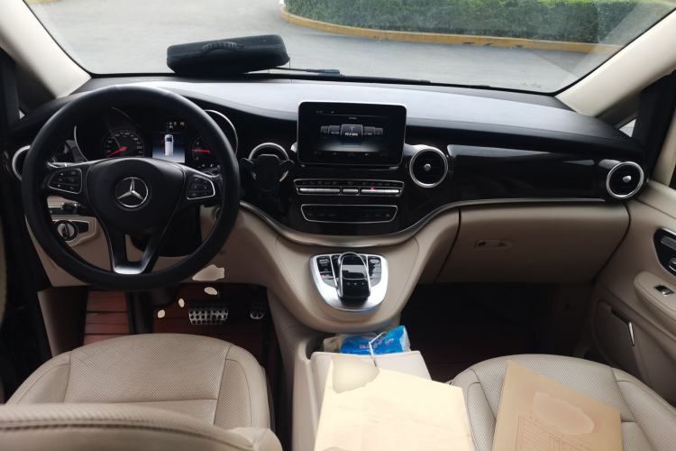 Used Mercedes-Benz V-Class 2017 V 260 Prestige Edition Center Console