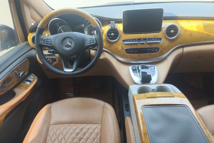 Used Mercedes-Benz V-Class  Center Console
