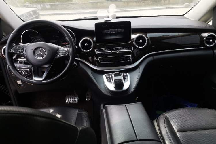 Used Mercedes-Benz V-Class 2017 V 260 Prestige Edition Center Console