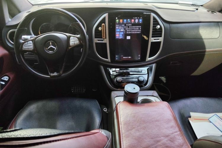 Used Mercedes-Benz V-Class  Center Console