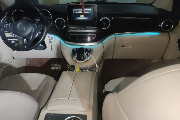 Used Mercedes-Benz V-Class 2017 V 260 L Prestige Extended Edition Center Console