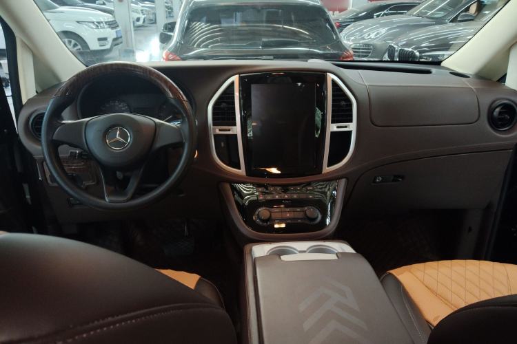 Used Mercedes-Benz V-Class 2017 V250 2.0T U.S. Spec Center Console