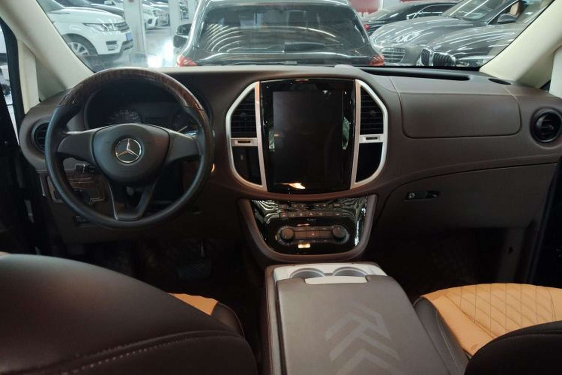 Used Mercedes-Benz V-Class 2017 V250 2.0T U.S. Spec Center Console