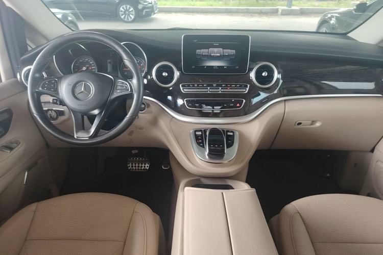 Used Mercedes-Benz V-Class 2017 V 260 L Prestige Extended Edition Center Console