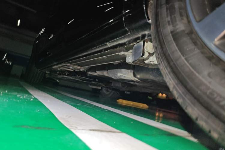 Used Mercedes-Benz V-Class 2017 V 260 Avantgarde Edition Chassis Rear Left