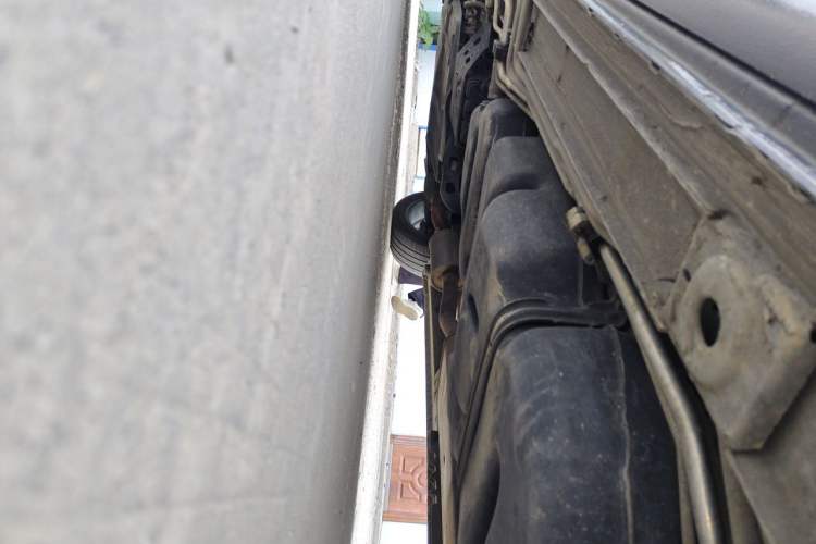 Used Mercedes-Benz V-Class  Chassis Rear Left