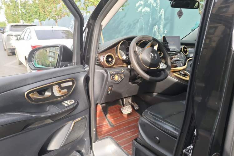 Used Mercedes-Benz V-Class 2017 V 260 Prestige Edition Driver Seat