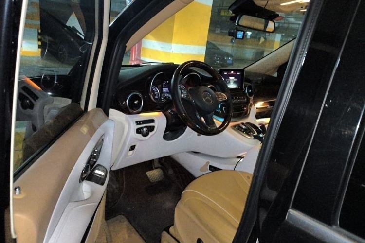 Used Mercedes-Benz V-Class 2017 V 260 L Prestige Extended Edition Driver Seat