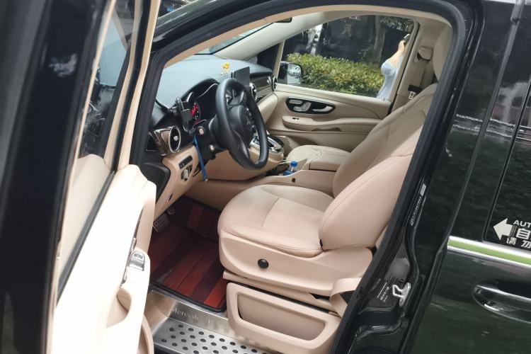 Used Mercedes-Benz V-Class 2017 V 260 L Prestige Extended Edition Driver Seat