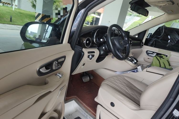 Used Mercedes-Benz V-Class 2017 V 260 L Prestige Extended Edition Driver Seat
