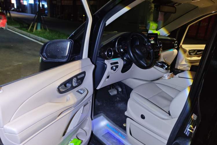 Used Mercedes-Benz V-Class 2017 V 260 L Prestige Extended Edition Driver Seat