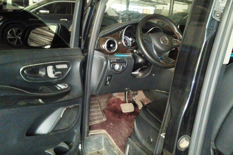 Used Mercedes-Benz V-Class 2017 V 260 L Prestige Extended Edition Driver Seat
