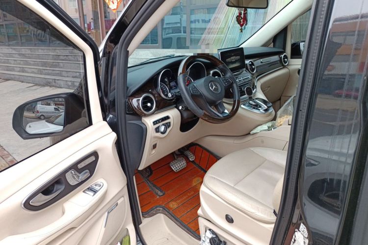 Used Mercedes-Benz V-Class 2017 V 260 L Prestige Extended Edition Driver Seat