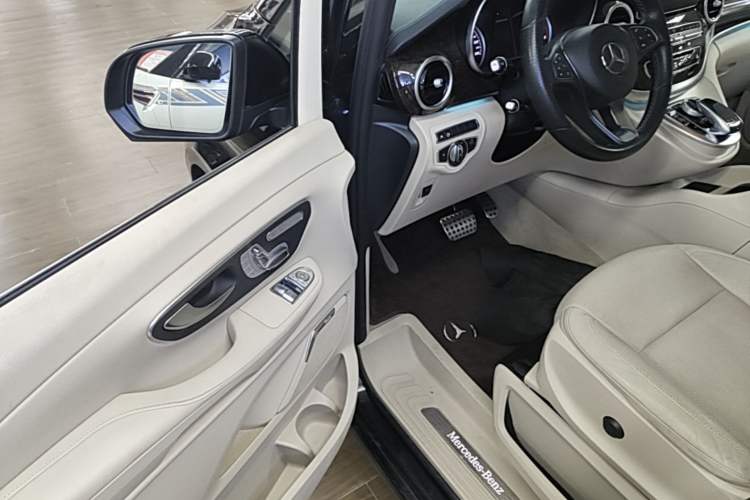 Used Mercedes-Benz V-Class 2017 V 260 Prestige Edition Driver Seat