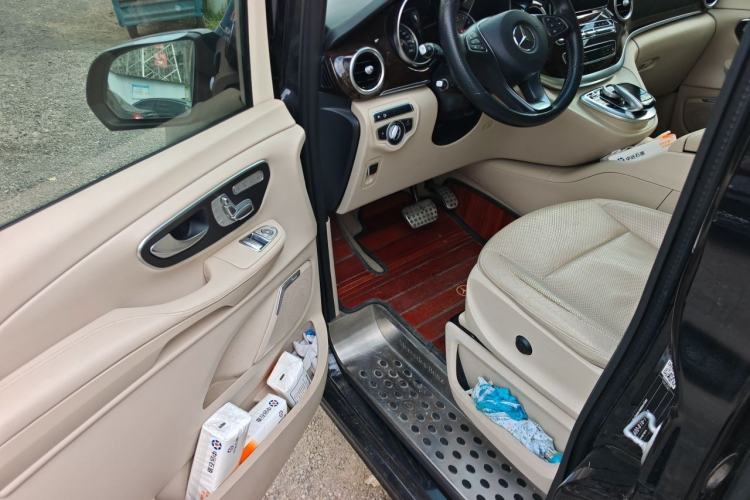 Used Mercedes-Benz V-Class 2017 V 260 L Prestige Extended Edition Driver Seat