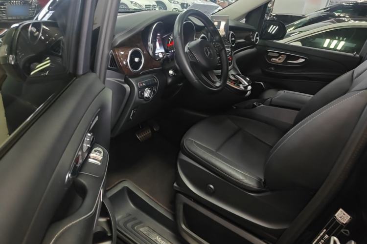 Used Mercedes-Benz V-Class 2017 V 260 L Prestige Extended Edition Driver Seat