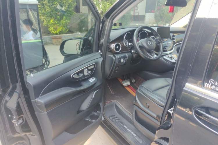 Used Mercedes-Benz V-Class 2017 V 260 L Prestige Extended Edition Driver Seat