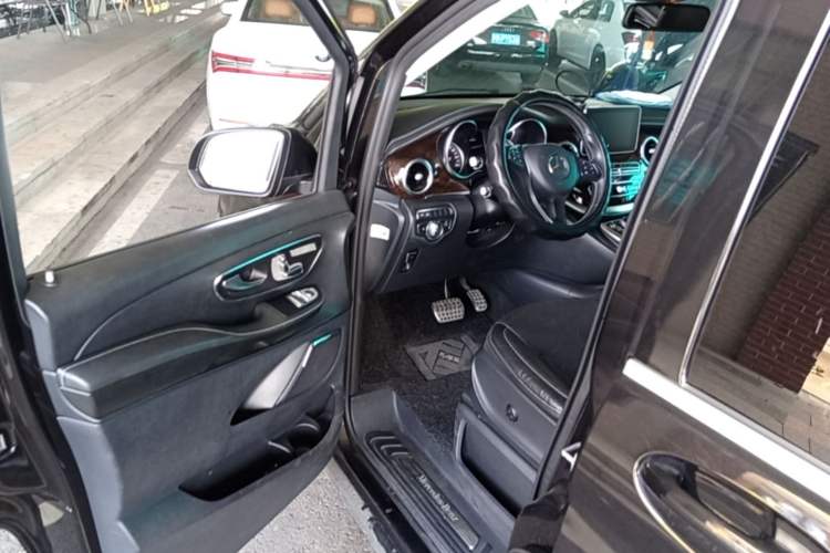Used Mercedes-Benz V-Class 2017 V 260 L Prestige Extended Edition Driver Seat