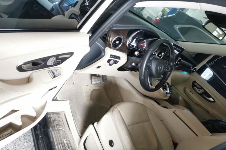 Used Mercedes-Benz V-Class 2017 V 260 L Prestige Extended Edition Driver Seat