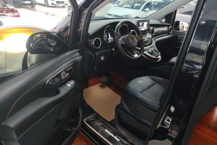Used Mercedes-Benz V-Class 2017 V 260 Avantgarde Edition Driver Seat