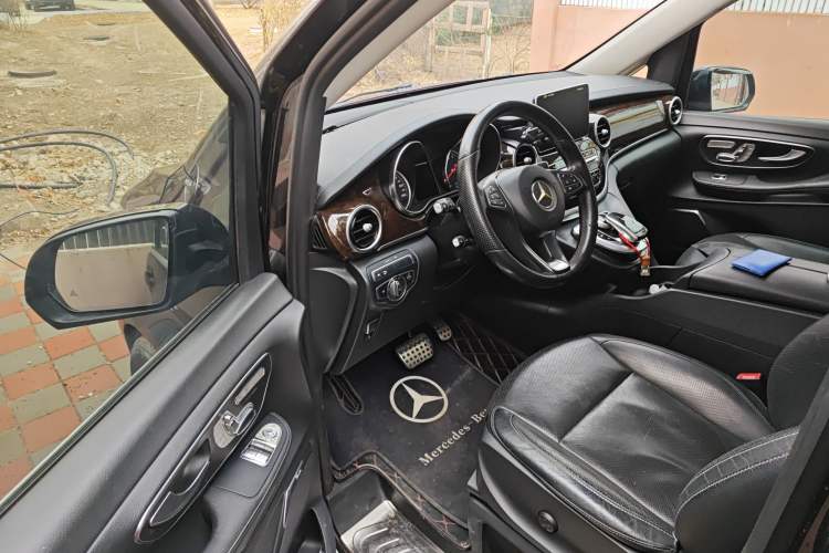 Used Mercedes-Benz V-Class 2017 V 260 L Prestige Extended Edition Driver Seat