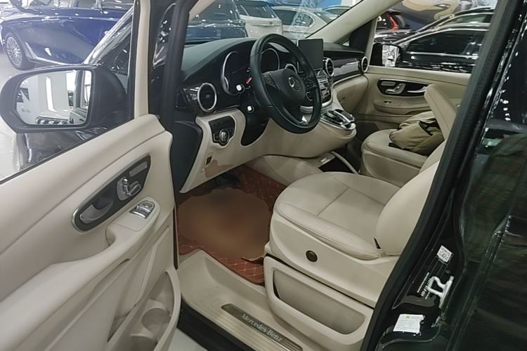 Used Mercedes-Benz V-Class 2017 V 260 Avantgarde Edition Driver Seat