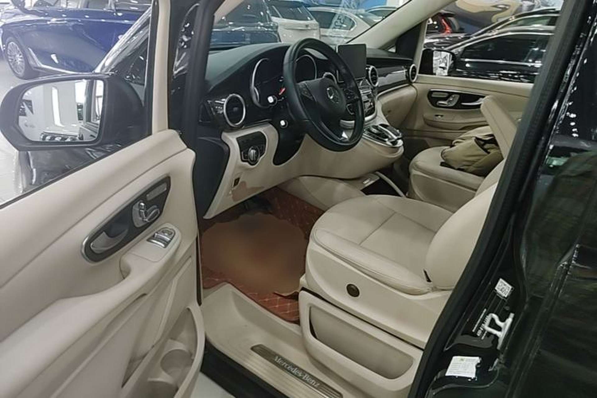 Used Mercedes-Benz V-Class 2017 V 260 Avantgarde Edition Driver Seat