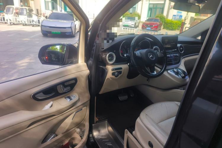 Used Mercedes-Benz V-Class 2017 V 260 L Prestige Extended Edition Driver Seat