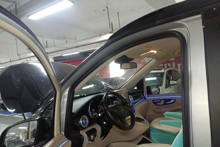 Used Mercedes-Benz V-Class 2017 V 260 Avantgarde Edition Driver Seat
