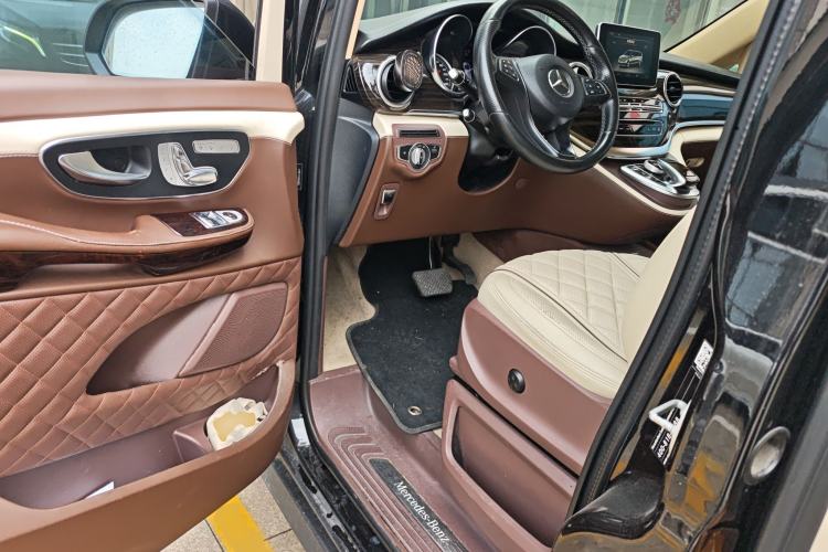 Used Mercedes-Benz V-Class 2017 V 260 Avantgarde Edition Driver Seat