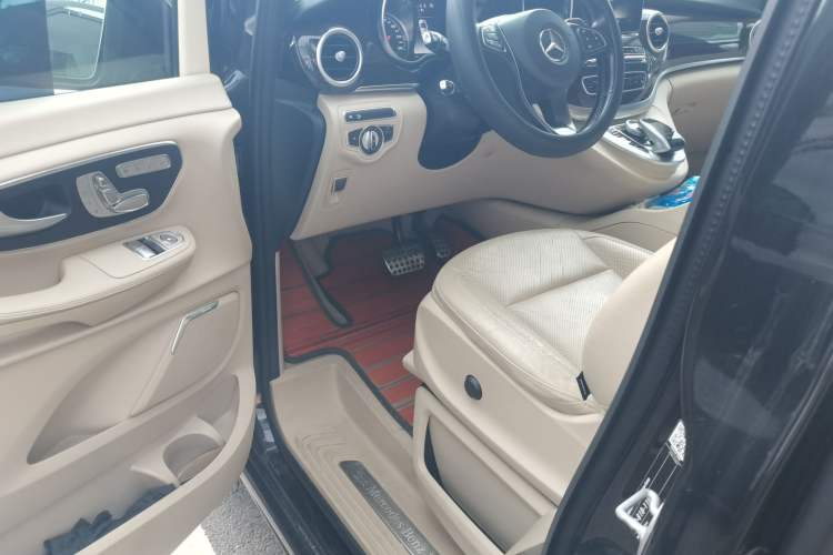 Used Mercedes-Benz V-Class 2017 V 260 Prestige Edition Driver Seat