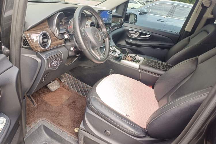 Used Mercedes-Benz V-Class 2017 V 260 Avantgarde Edition Driver Seat