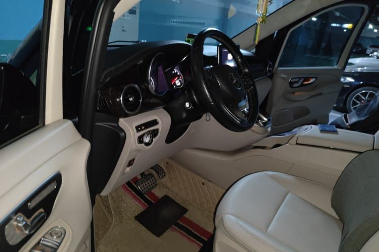 Used Mercedes-Benz V-Class 2017 V 260 L Prestige Extended Edition Driver Seat