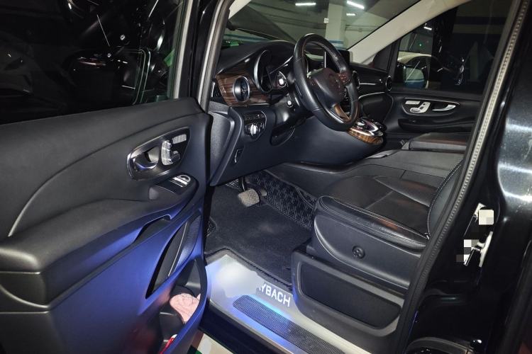 Used Mercedes-Benz V-Class 2017 V 260 Avantgarde Edition Driver Seat