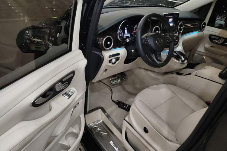 Used Mercedes-Benz V-Class 2017 V 260 L Prestige Extended Edition Driver Seat