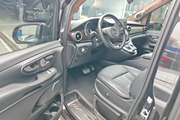 Used Mercedes-Benz V-Class 2017 V 260 L Prestige Extended Edition Driver Seat