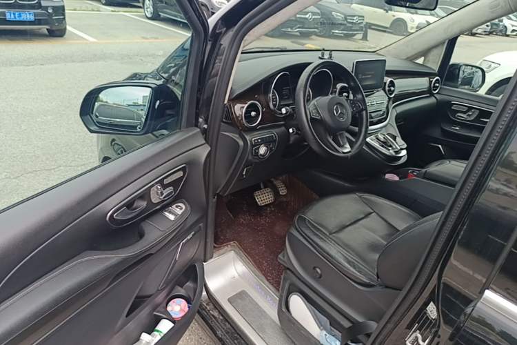 Used Mercedes-Benz V-Class 2017 V 260 L Prestige Extended Edition Driver Seat