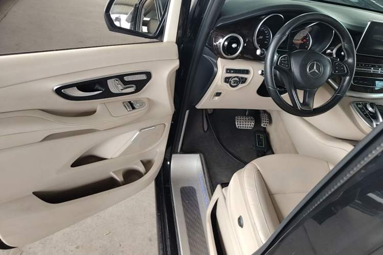 Used Mercedes-Benz V-Class 2017 V 260 L Prestige Extended Edition Driver Seat